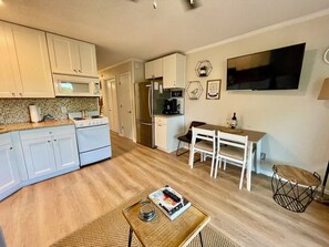 Refrigerador, microondas, horno, placa de cocina