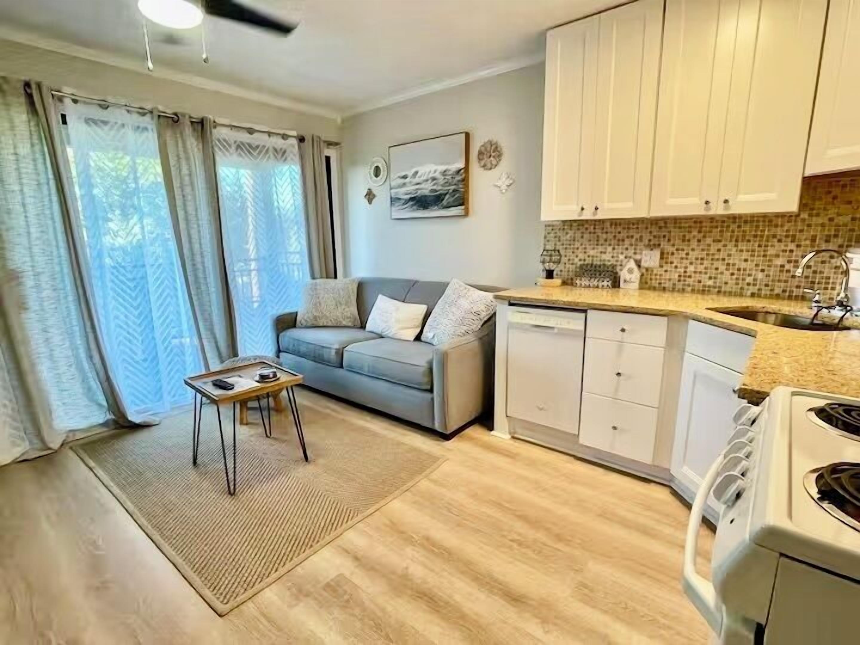 Kylskåp, mikrovågsugn, ugn och spishäll