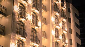 Façade de l’hébergement - soirée/nuit