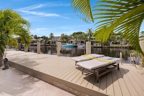 Terrace/patio - Beautiful Waterfront Mediterranean Paradise, 12 % DISCOUNT FOR 2+MONTHS . (Fort Lauderdale)