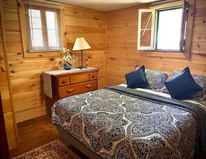 2 bedrooms, free WiFi - Cottage by the Lake #3 - Blossoms (Bristol)