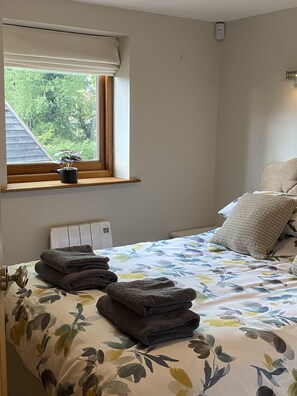 1 habitación, tabla de planchar con plancha, wifi gratis y ropa de cama