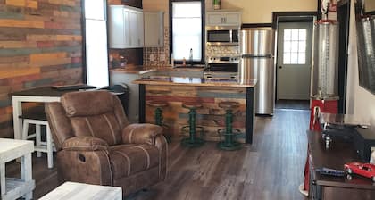 Chateau Monroe - Rustic feel with modern convenience