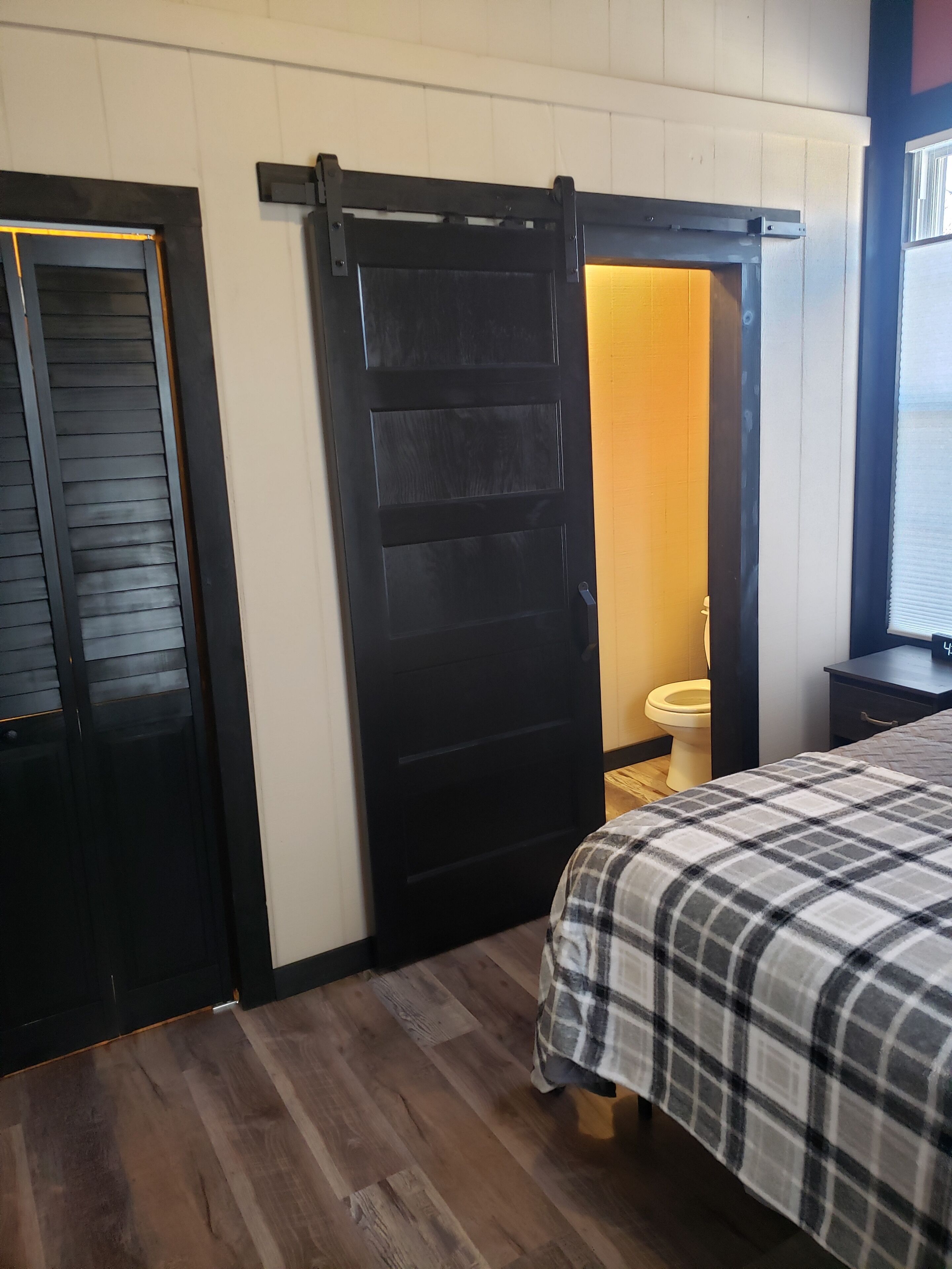 2 habitaciones, tabla de planchar con plancha y wifi gratis 