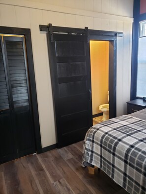 2 soverom, strykejern/-brett, wi-fi (inkludert) og sengetøy