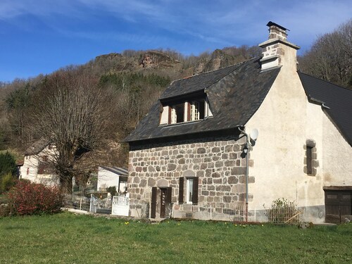Maison traditionnelle du Cantal récemment rénovée