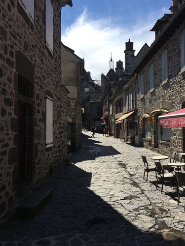 Maison traditionnelle du Cantal récemment rénovée