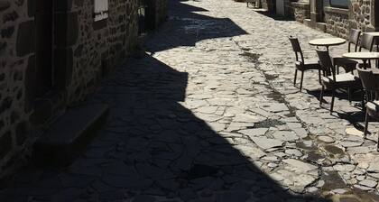 Maison traditionnelle du Cantal récemment rénovée