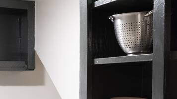 Micro-ondes, four, plaque de cuisson, cafetière/bouilloire