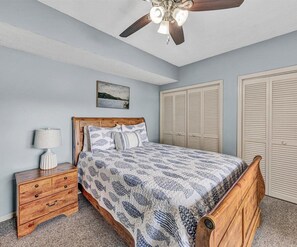 3 bedrooms, WiFi, bed sheets - 3 Bedrooms, 1 Flex Room, 3 Bathrooms!  Pet Friendly, Wifi, Hot Tub & More! Come Visit "Bob Inn Cove" (Moneta)