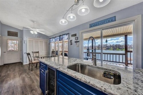 3 Bedrooms, 1 Flex Room, 3 Bathrooms!  Pet Friendly, Wifi, Hot Tub & More! Come Visit "Bob Inn Cove"