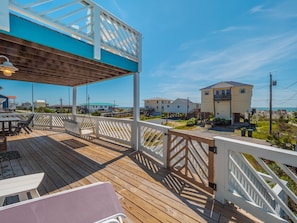 Outdoor dining - The Water Bear | Pet Friendly, Ocean View! (Topsail Beach)
