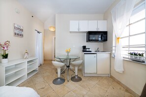 Dining - 5 Guest ! Increible 1 BDR Miami South Beach (Miami Beach)