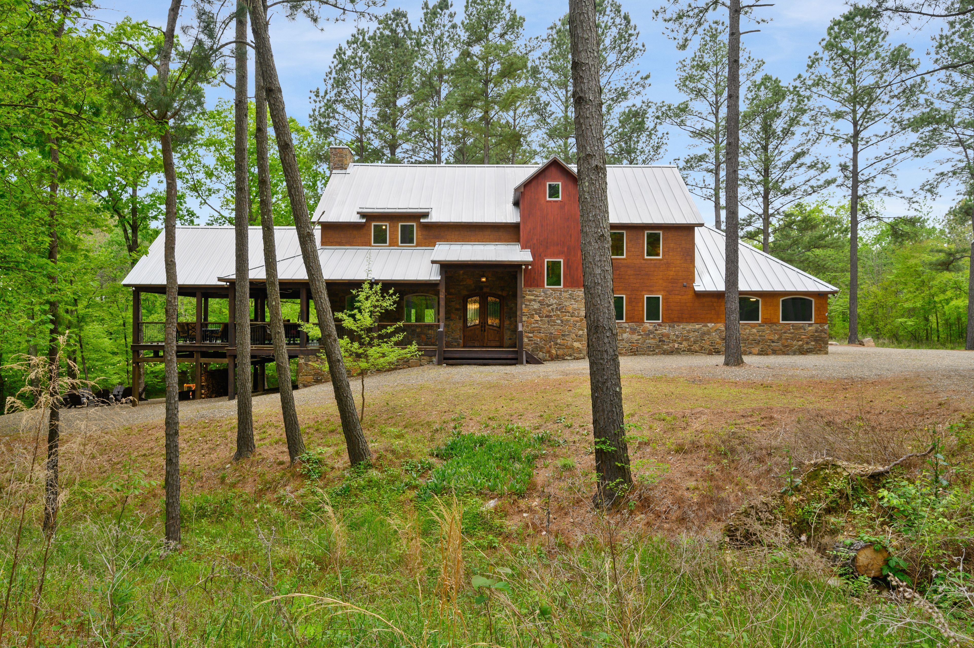 THE DRAKE- Luxury details & stunning creek side location- Sleeps 20