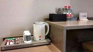 A hotel room with a coffee maker, a water bottle, and a tissue box on the counter. - Jinjiang Inn Select (Shanghai Zhangjiang High-tech Park) (Shanghai)