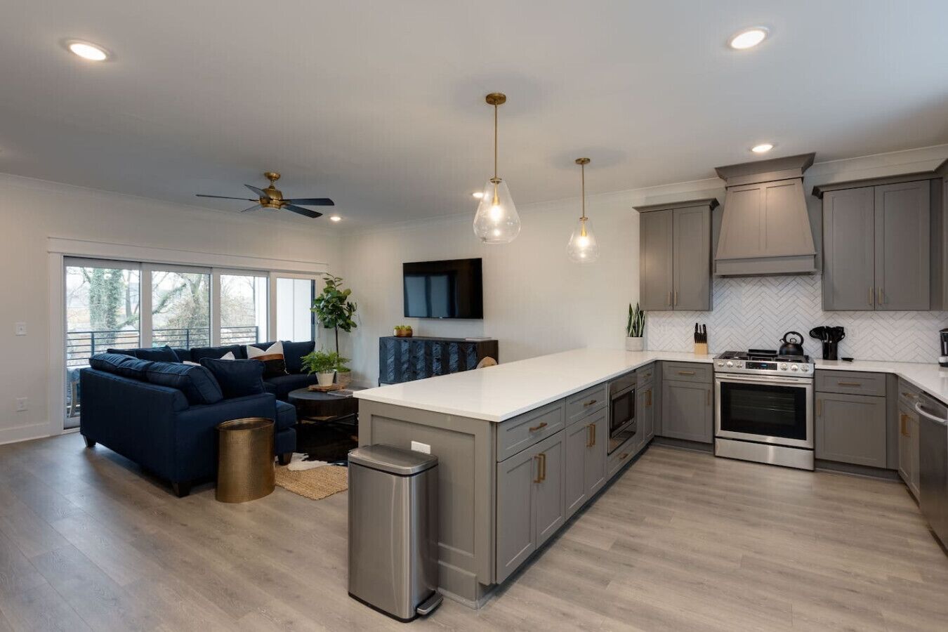 雪櫃、微波爐、焗爐、爐具