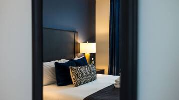 4 slaapkamers, een bureau, een strijkplank/strijkijzer, reisbedje