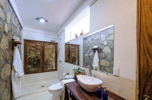 Shower, shampoo - Lazuli Mar - Beachfront Loft (Santa Maria Tonameca)
