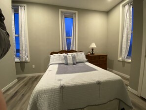 1 dormitori, planxa i posts de planxar, wifi i roba de llit 
