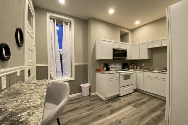 Geladeira, micro-ondas, fogão, cooktop