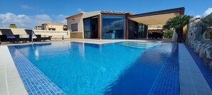 屋外プール、温水プール