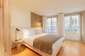 Een strijkplank/strijkijzer, gratis wifi, beddengoed
