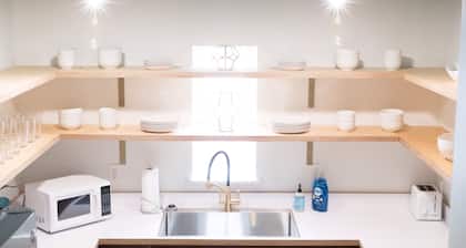 Modern Themed 3 Bedroom Apartment with-in Walking Distance of Downtown JC