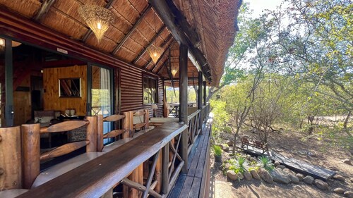 Lahlekile Nathi log cabin in Marloth Park