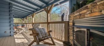 3 BR/3 BA Beautiful, Family Owned  Cabin with NO steep hills and private decks!