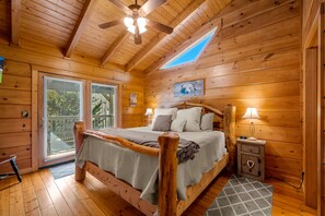 3 makuuhuonetta, silitysrauta/-lauta, ilmainen Wi-Fi, vuodevaatteet