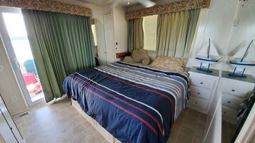 2 bedrooms, bed sheets