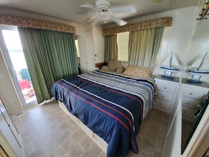 2 bedrooms, bed sheets - Ocean views! <br>I didn’t do it too (Stock island)