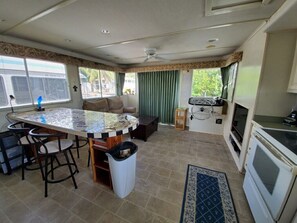 Fridge, microwave, oven, stovetop - Ocean views! <br>I didn’t do it too (Stock island)