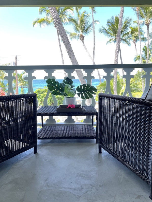 Property grounds - OCEAN FRONT! Paradise in Kona! Best Location! (Kailua-Kona)