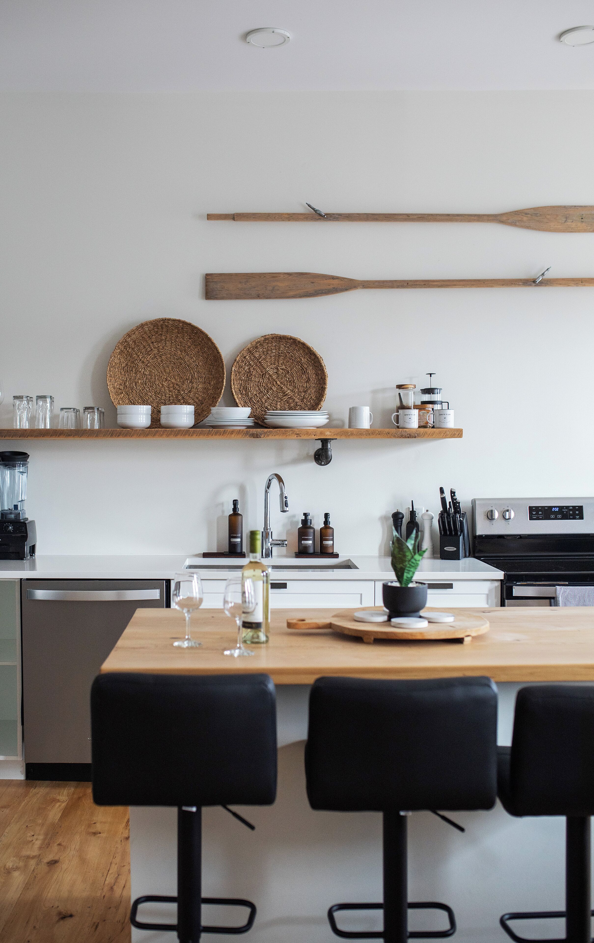 Microondas, horno, placa de cocina y lavavajillas