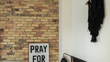 2 室のベッドルーム、アイロン / アイロン台、WiFi (無料)、ベッドシーツ