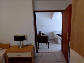 2 chambres, fer et planche à repasser, Wi-Fi, draps fournis
