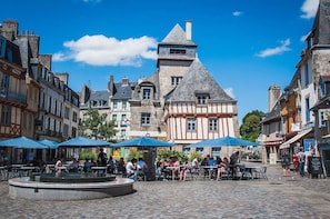 Outdoor dining - Spacious T3 in hyper center! (Quimper)