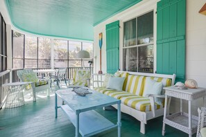 Smart TV, tavolo da ping pong, studio