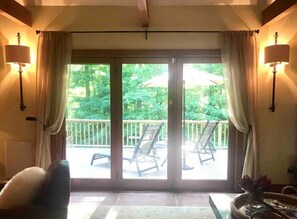 Smart-TV, peis, DVD-spiller og bordtennis