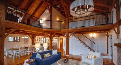 Great Location! High-End Coastal Country Retreat