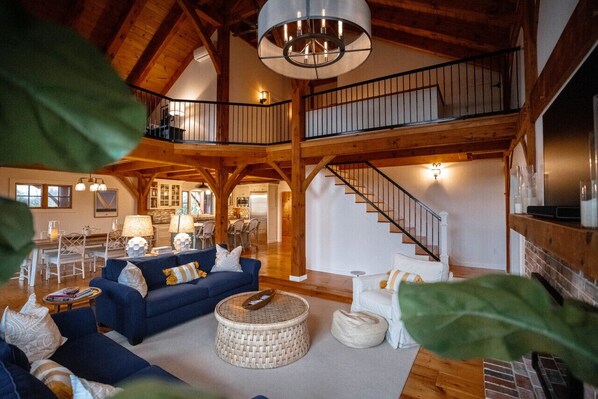 Smart-TV, Kamin, TischfuĂball, BĂŒcher