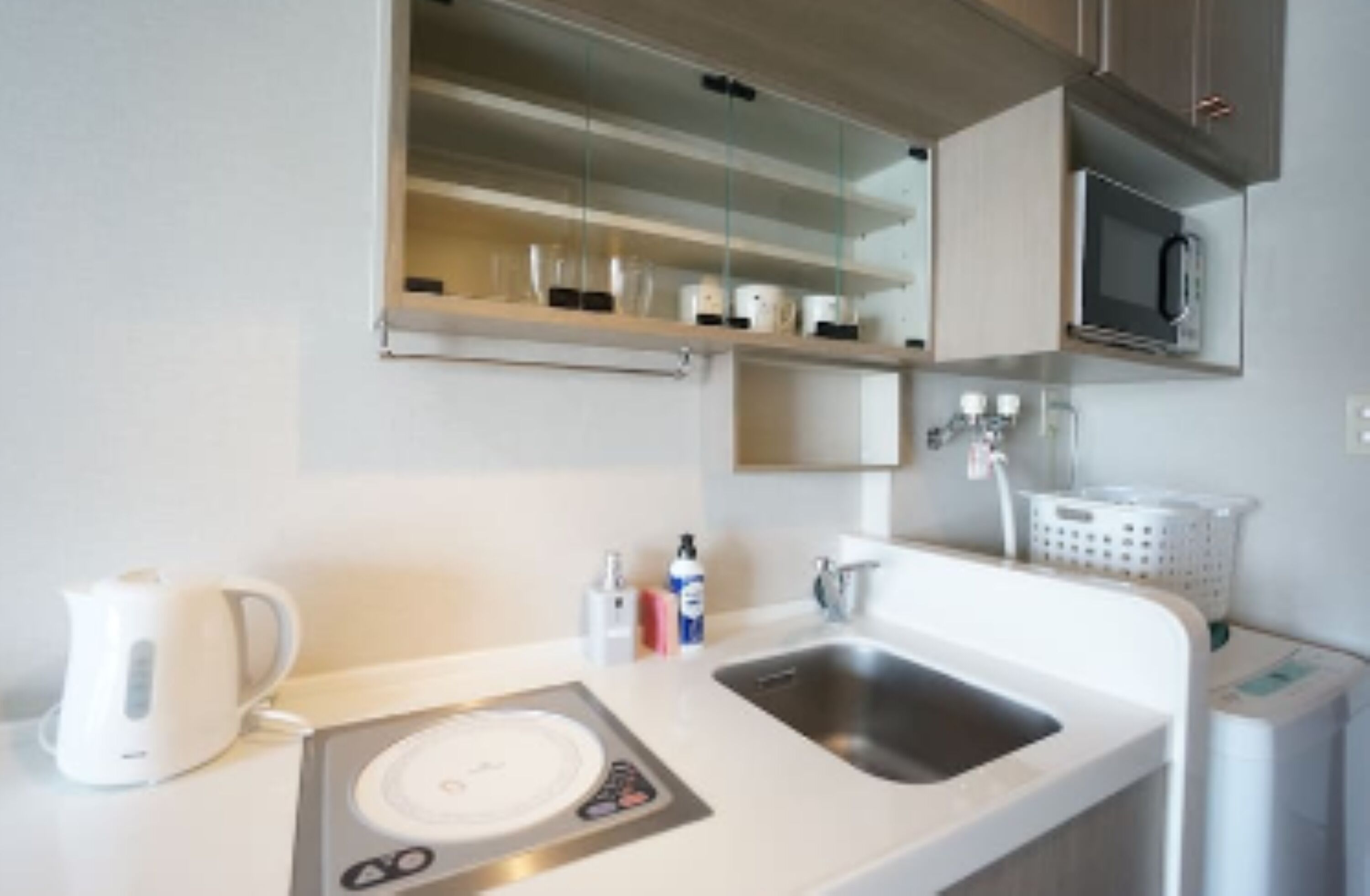 Room, Non Smoking | Private kitchen | Mini-fridge, microwave, stovetop, electric kettle