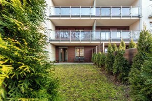 Exterior - Ludwinowska 11 Krakow | Spacious 3-Bedroom Apartment | Furnished Terrace | Quiet Neighbourhood Close to the Wisła River (Kraków)