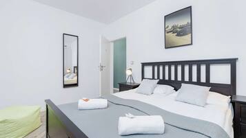 3 bedrooms, iron/ironing board, WiFi, bed sheets