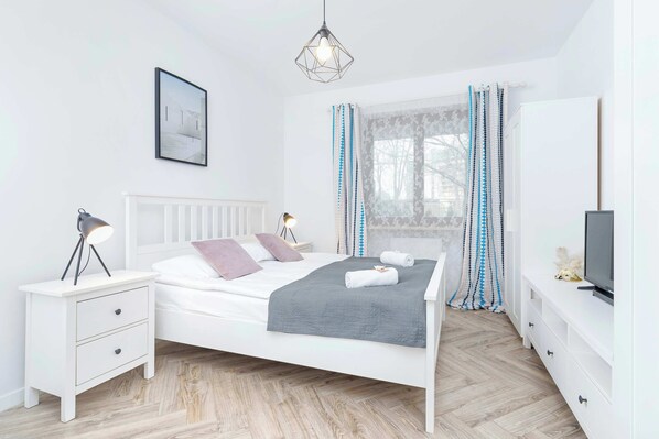 3 bedrooms, iron/ironing board, WiFi, bed sheets