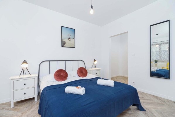 3 bedrooms, iron/ironing board, WiFi, bed sheets - Ludwinowska 11 Krakow | Spacious 3-Bedroom Apartment | Furnished Terrace | Quiet Neighbourhood Close to the Wisła River (Kraków)