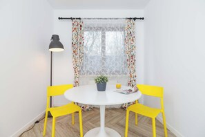 Dining - Ludwinowska 11 Krakow | Spacious 3-Bedroom Apartment | Furnished Terrace | Quiet Neighbourhood Close to the Wisła River (Kraków)