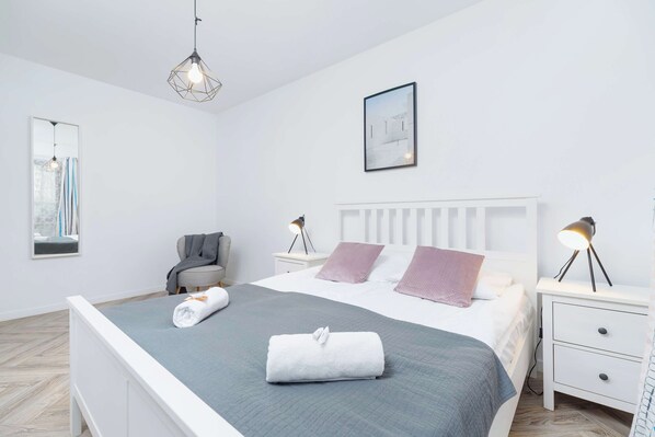 3 bedrooms, iron/ironing board, WiFi, bed sheets