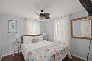 3 bedrooms, iron/ironing board, free WiFi, bed sheets - Bayfront Vacation Home! (Gulf Shores)